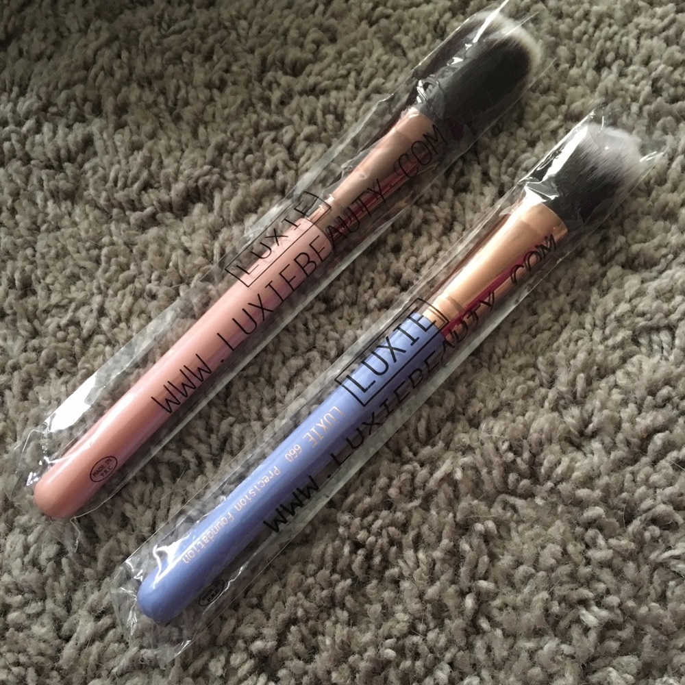 New Luxe  Foundation  and Blush Brush